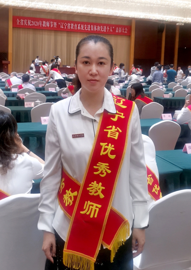 信息工程学院党总支书记、院长：赵丽霞教授